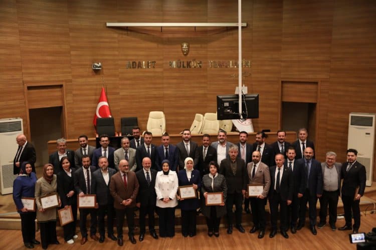 Başkan Çolakbayrakdar, mazbatasını aldı