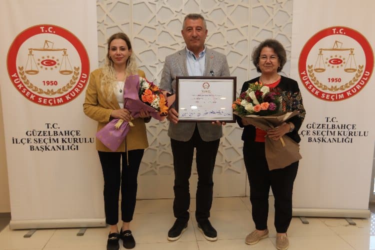 İzmir Güzelbahçe’de mazbata krizi tatlıya bağlandı