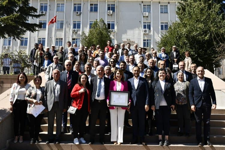 Malkara’da Nergiz Karaağaçlı Öztürk mazbatasını aldı